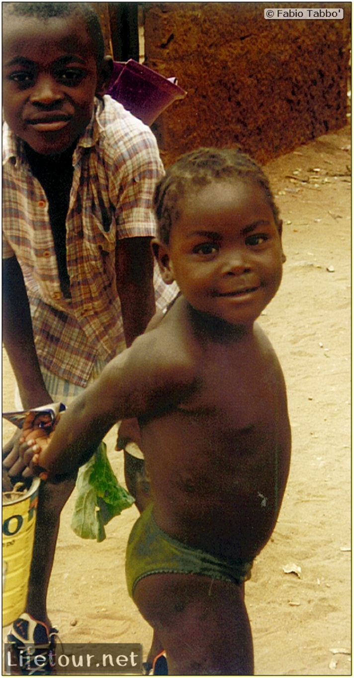 Fabios-LifeTour-Angola-2001-2003-Luanda-Luanda-slums-109