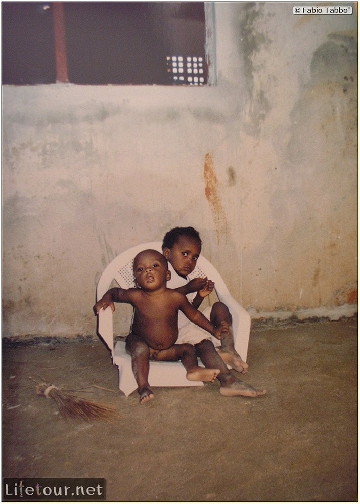 Fabios-LifeTour-Angola-2001-2003-Luanda-Luanda-slums-19738-cover-1