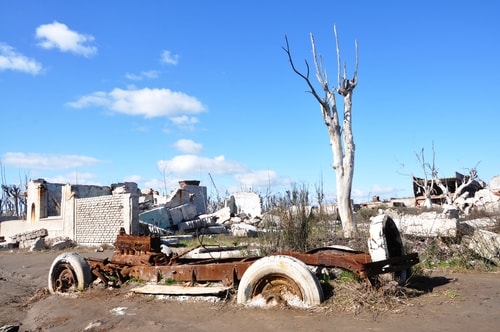 Fabios-LifeTour-Argentina-2015-July-August-Epecuen-Epecuen-ghost-town-4.-Abandoned-vehicles-10836-cover