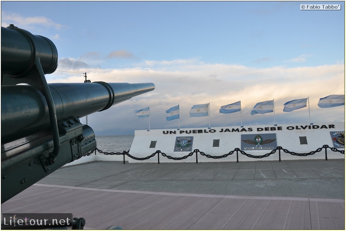 Fabios-LifeTour-Argentina-2015-July-August-Rio-Grande-Monumento-a-Héroes-de-Malvinas-4336-cover