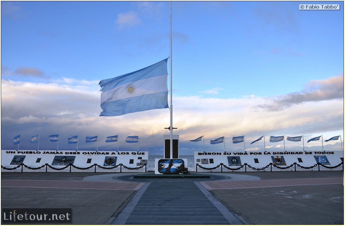 Fabios-LifeTour-Argentina-2015-July-August-Rio-Grande-Monumento-a-Héroes-de-Malvinas-4584-cover