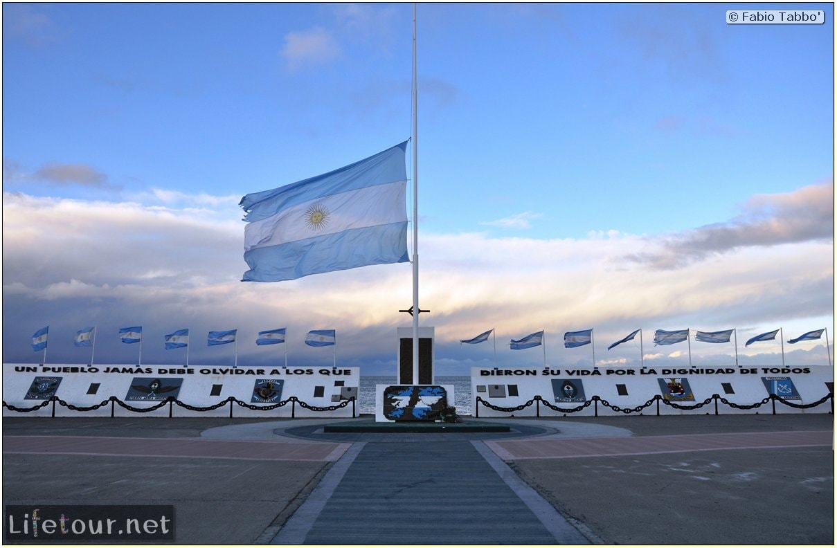 Fabios-LifeTour-Argentina-2015-July-August-Rio-Grande-Monumento-a-Héroes-de-Malvinas-4584-cover