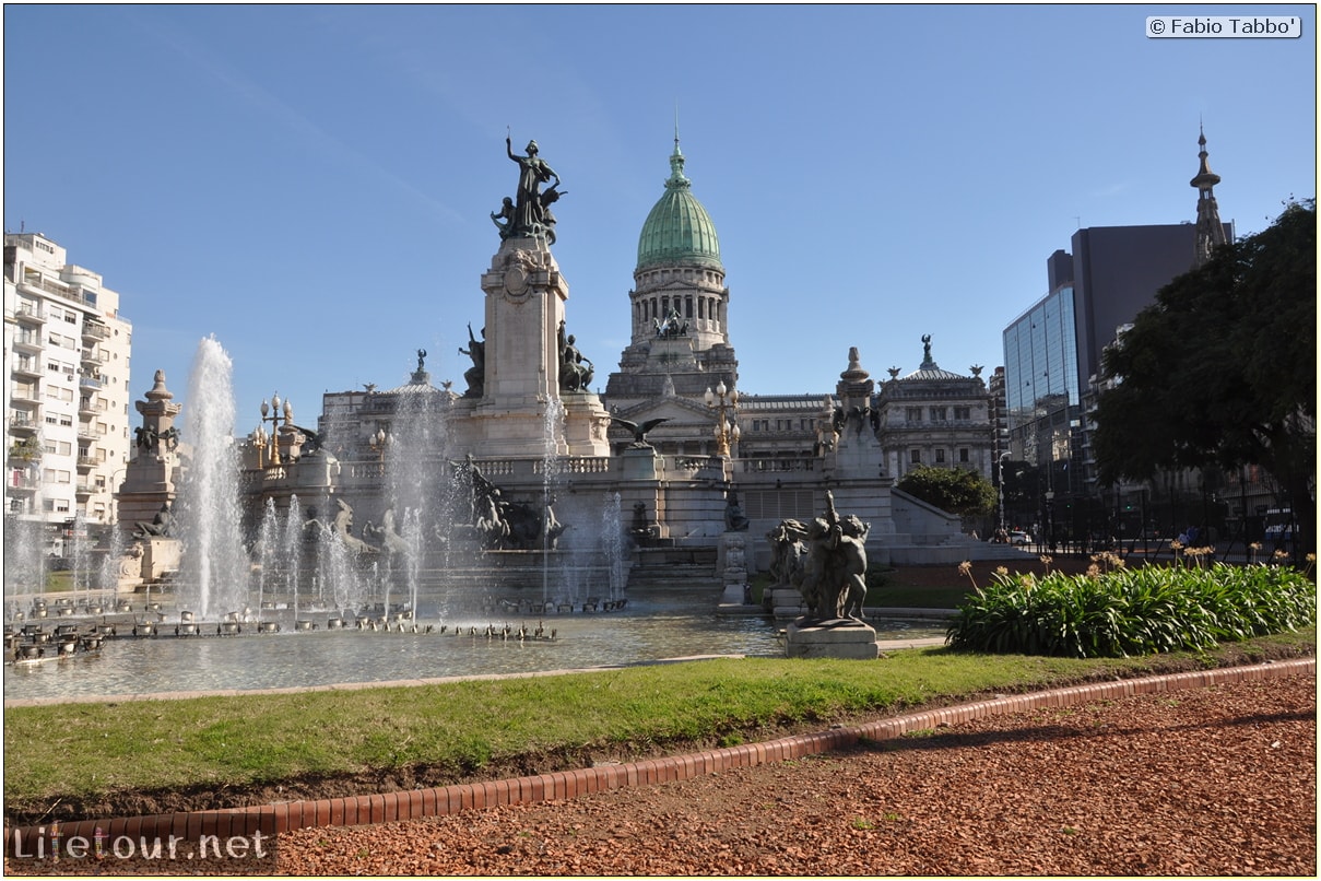 Fabios-LifeTour-Argentina-2015-July-August-buenos-aires-City-Center-Plaza-25-de-Mayo-and-Casa-Rosada-6929