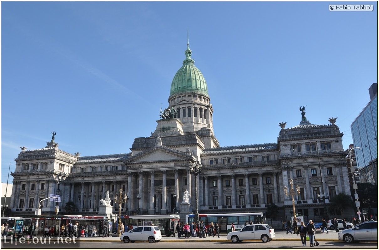 Fabios-LifeTour-Argentina-2015-July-August-buenos-aires-City-Center-Plaza-25-de-Mayo-and-Casa-Rosada-7152-cover-1