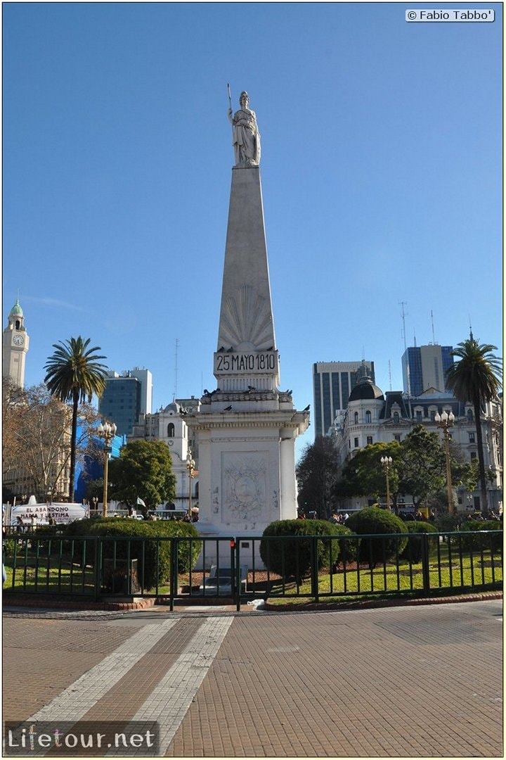 Fabios-LifeTour-Argentina-2015-July-August-buenos-aires-City-Center-Plaza-25-de-Mayo-and-Casa-Rosada-7717-1