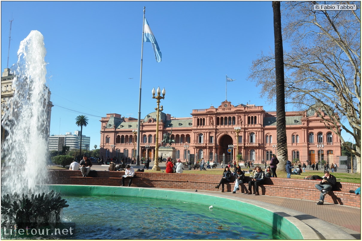 Fabios-LifeTour-Argentina-2015-July-August-buenos-aires-City-Center-Plaza-25-de-Mayo-and-Casa-Rosada-7803