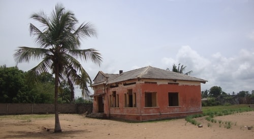 Fabios-LifeTour-Benin-2013-May-Grand-Popo-Comptoirs-Coloniaux-de-Gbecon-ghost-town-1429-cover