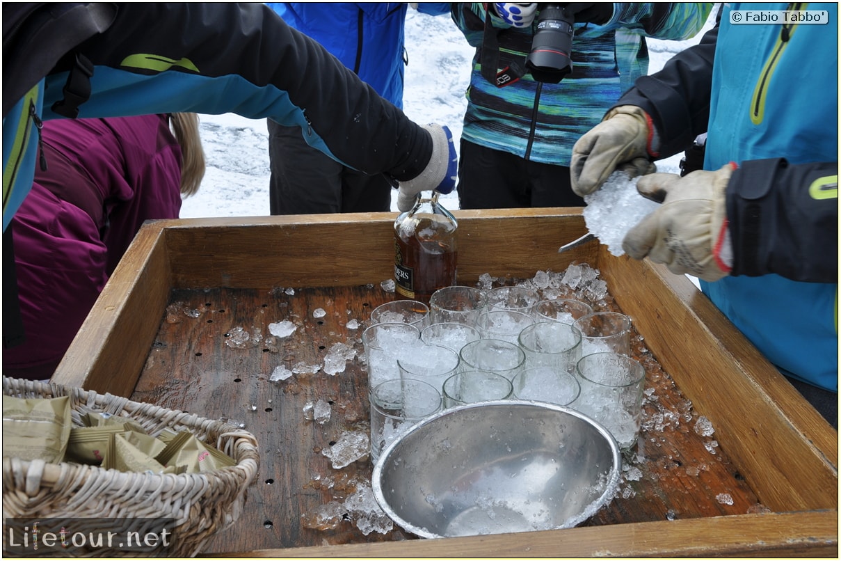 Southern-section-Hielo-y-Aventura-trekking-5-Celebrating-with-ice-and-whisky-33