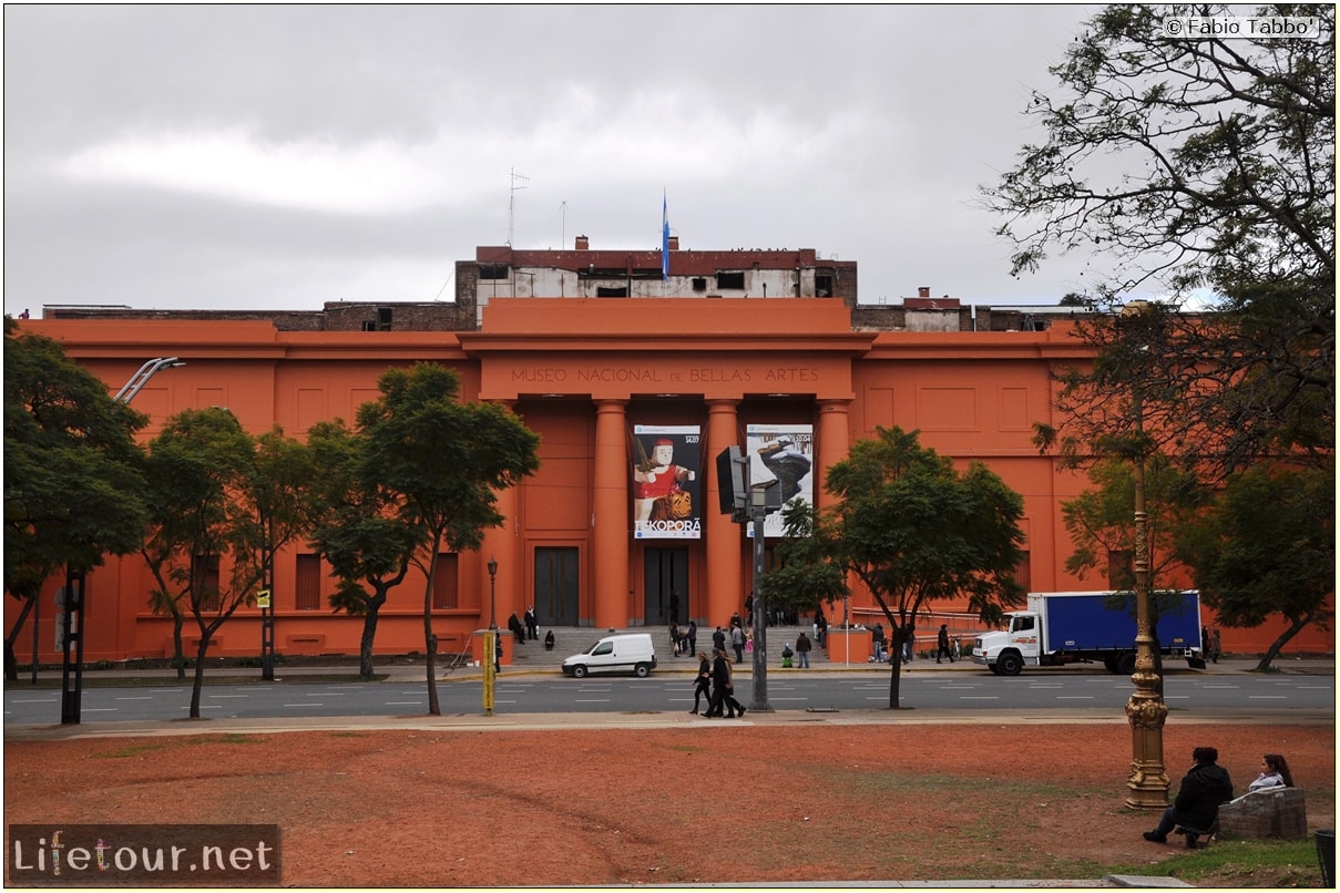 buenos-aires-Recoleta-Centro-Cultural-Recoleta-and-Museo-Nacional-de-Bellas-Artes-958