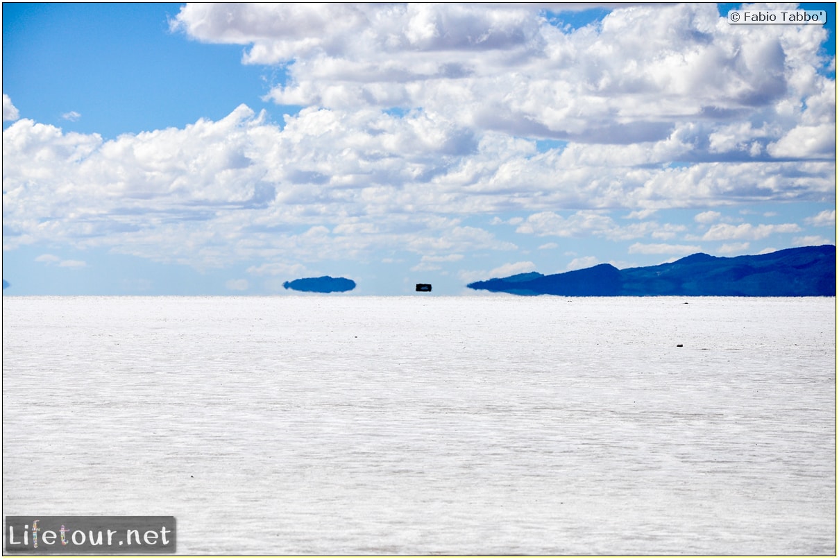 Fabio_s-LifeTour---Bolivia-(2015-March)---Ujuni---Salar-de-Ujuni---3--erratic-trekking---10109