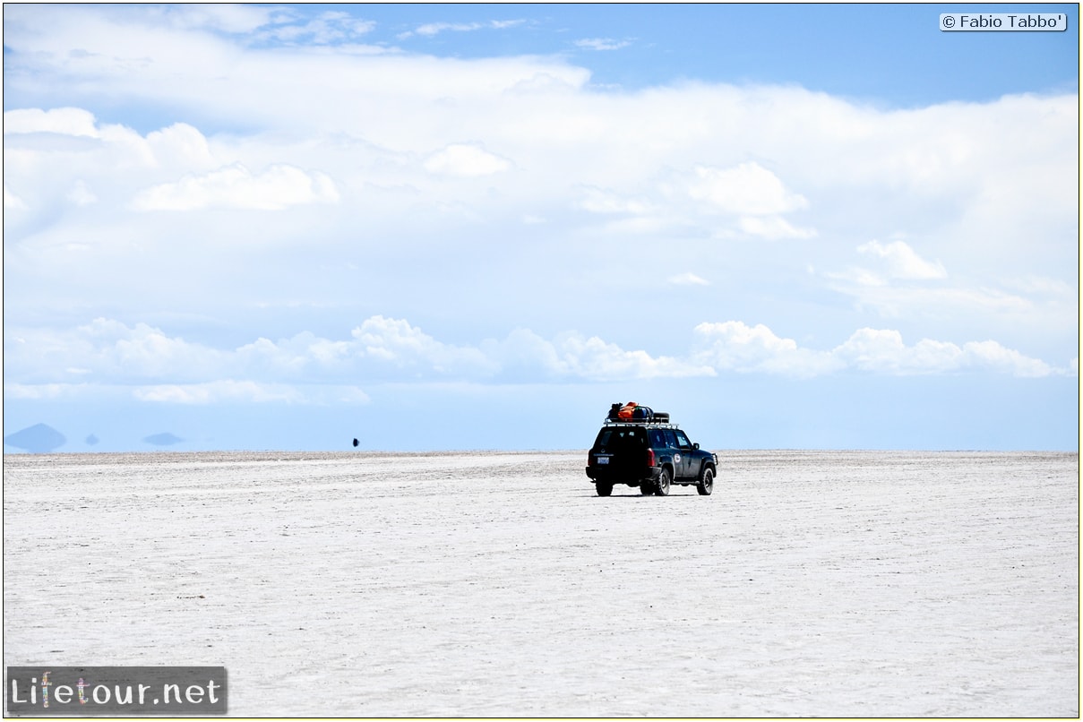 Fabio_s-LifeTour---Bolivia-(2015-March)---Ujuni---Salar-de-Ujuni---3--erratic-trekking---10501