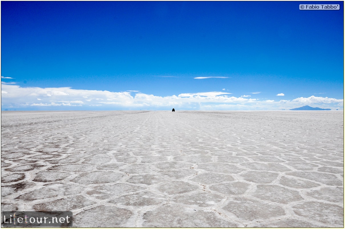 Fabio_s-LifeTour---Bolivia-(2015-March)---Ujuni---Salar-de-Ujuni---3--erratic-trekking---10717