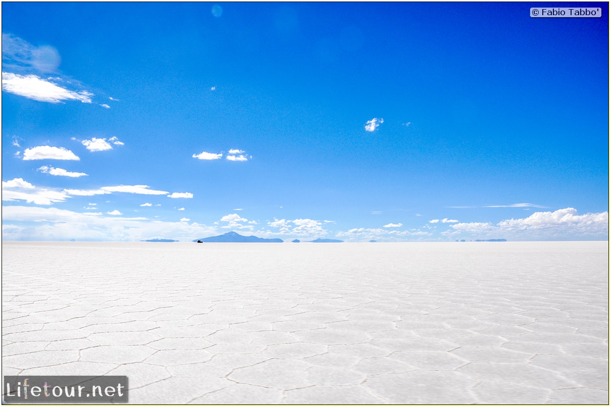 Fabio_s-LifeTour---Bolivia-(2015-March)---Ujuni---Salar-de-Ujuni---3--erratic-trekking---11049