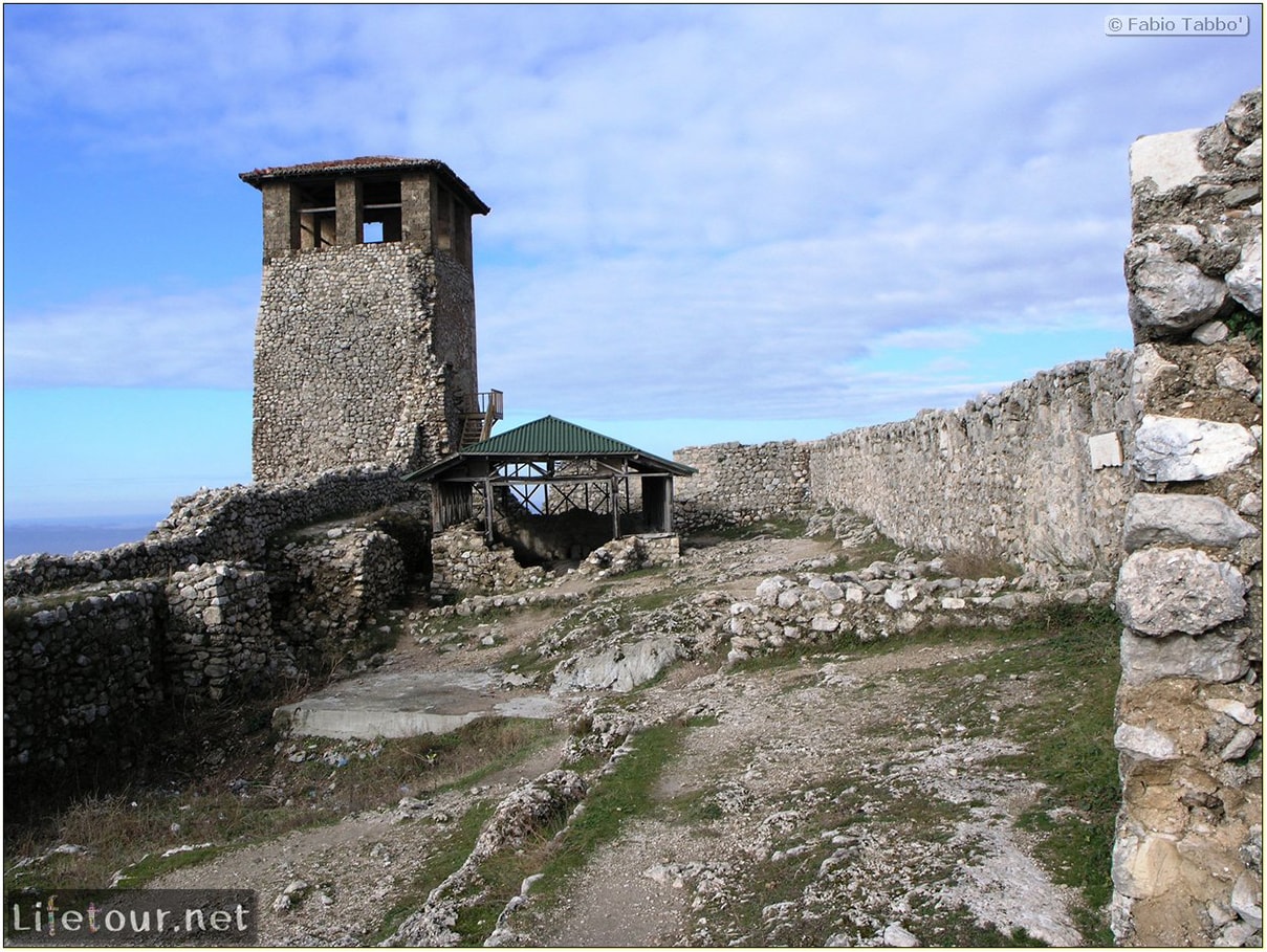 Fabios-LifeTour-Albania-2005-August-Kruja-Skenderbeu-castle-20425-1