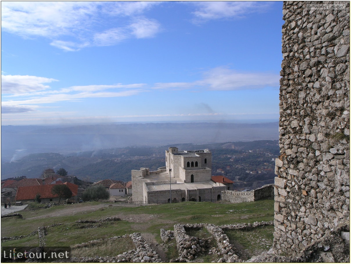 Fabios-LifeTour-Albania-2005-August-Kruja-Skenderbeu-castle-20427-1