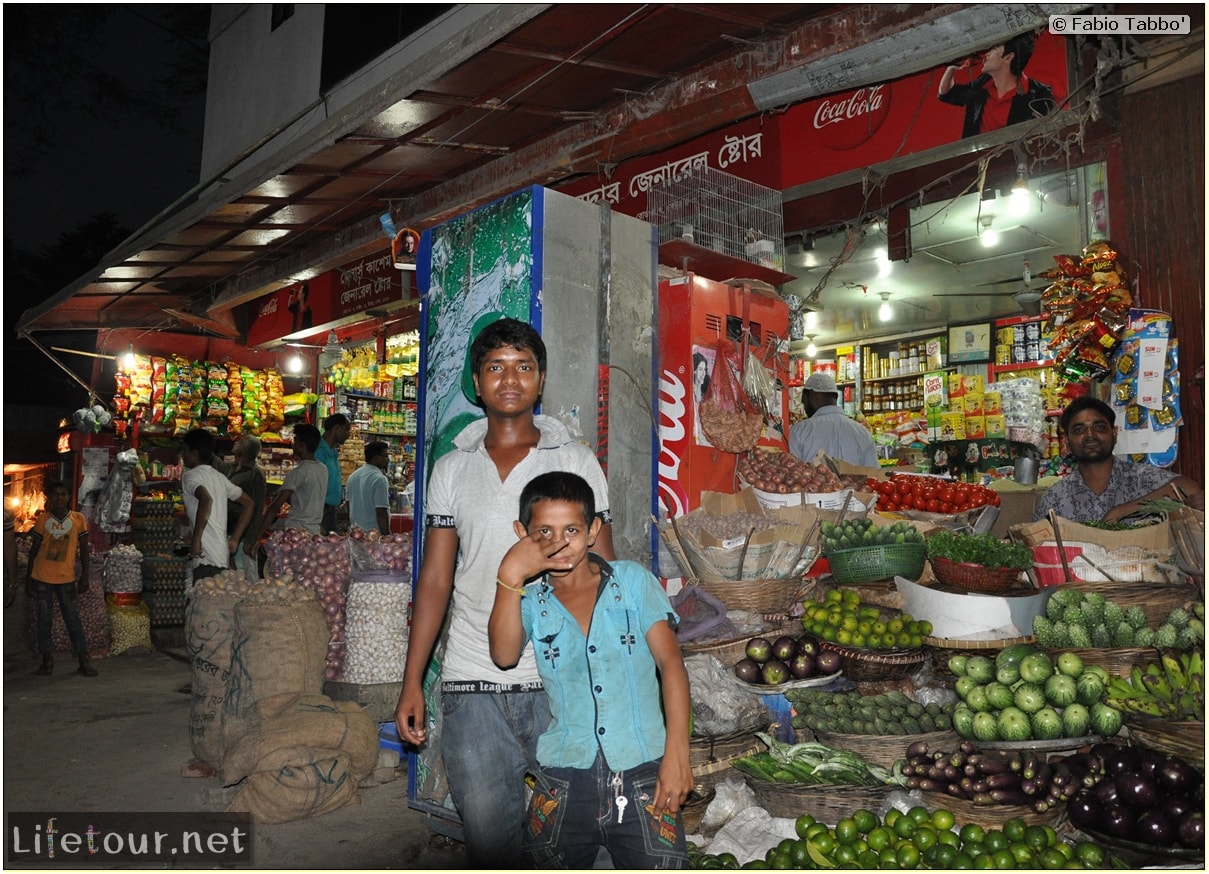 Fabios-LifeTour-Bangladesh-2014-May-Dacca-Night-markets-7798-cover