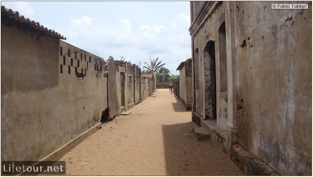 Fabio's LifeTour - Benin (2013 May) - Grand Popo - Comptoirs Coloniaux de Gbecon (ghost town) - 1423