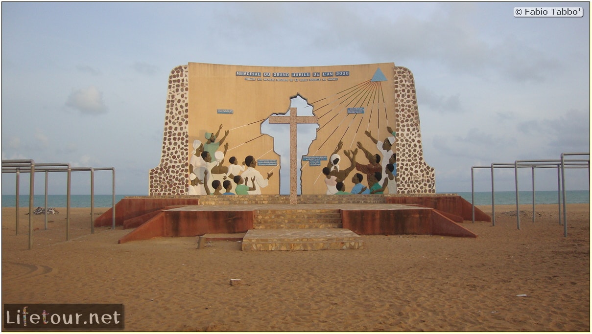 Fabios-LifeTour-Benin-2013-May-Ouidah-Porte-du-Non-Retour-1453