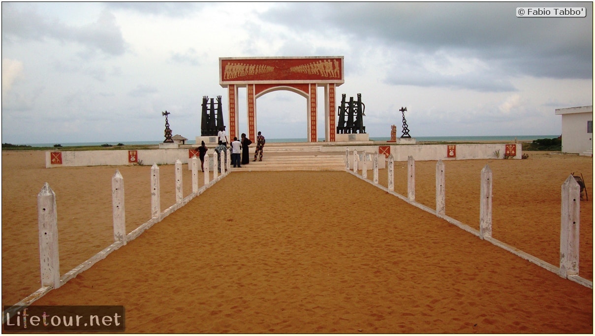 Fabios-LifeTour-Benin-2013-May-Ouidah-Porte-du-Non-Retour-1456-cover