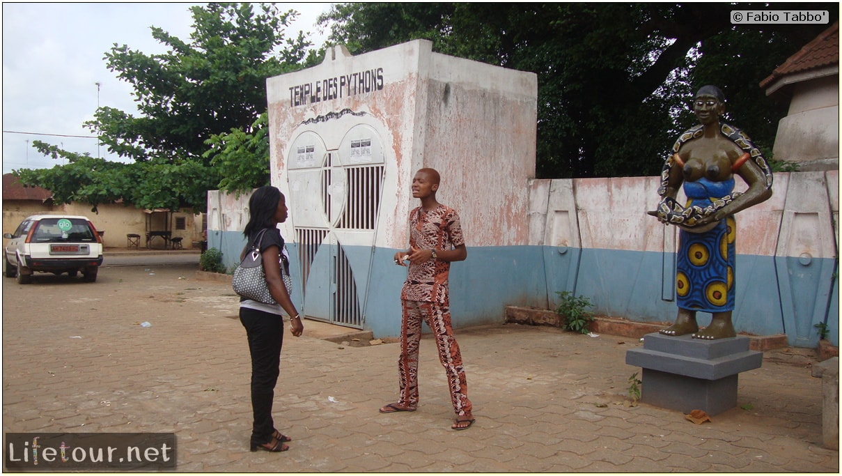 Fabios-LifeTour-Benin-2013-May-Ouidah-Temple-des-Pythons-1440