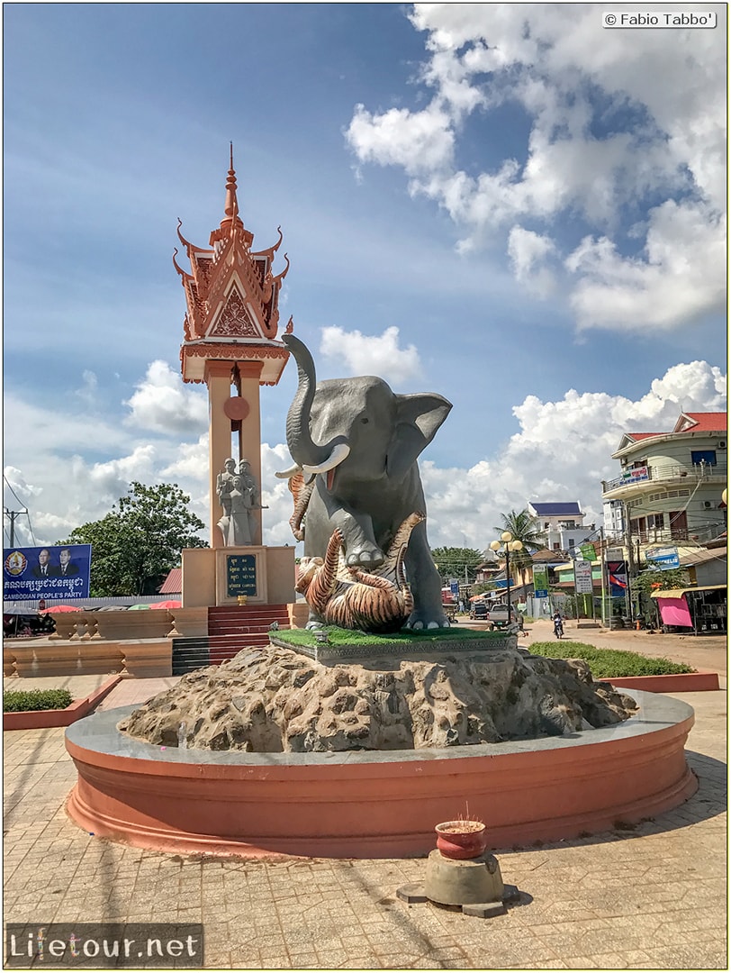 Fabio_s-LifeTour---Cambodia-(2017-July-August)---Krong-Stueng-Saen-(Kampong-Thom)---Krong-Stueng-Saen-Liberation-Monument---18451