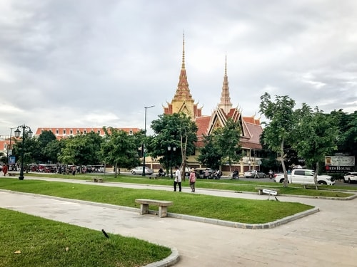 Fabio_s-LifeTour---Cambodia-(2017-July-August)---Phnom-Penh---Independence-Square-area---Botumvatey-Pagoda---18261-cover