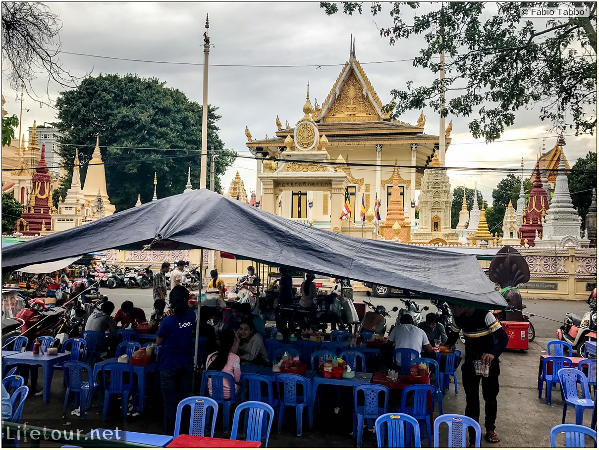 Fabio_s-LifeTour---Cambodia-(2017-July-August)---Phnom-Penh---Independence-Square-area---Botumvatey-Pagoda---18265