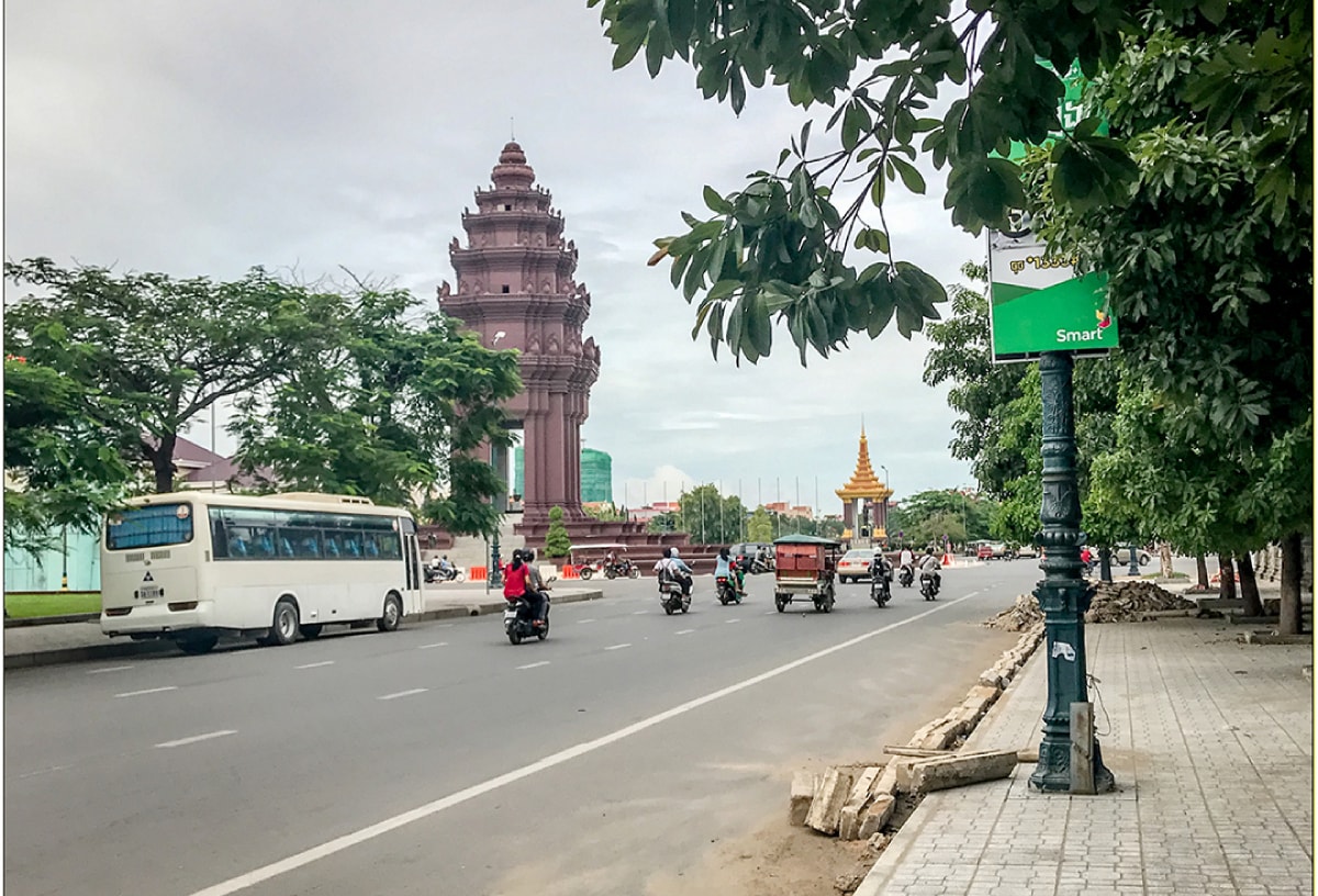 Fabio_s-LifeTour---Cambodia-(2017-July-August)---Phnom-Penh---Independence-Square-area---Independence-Monument---18248