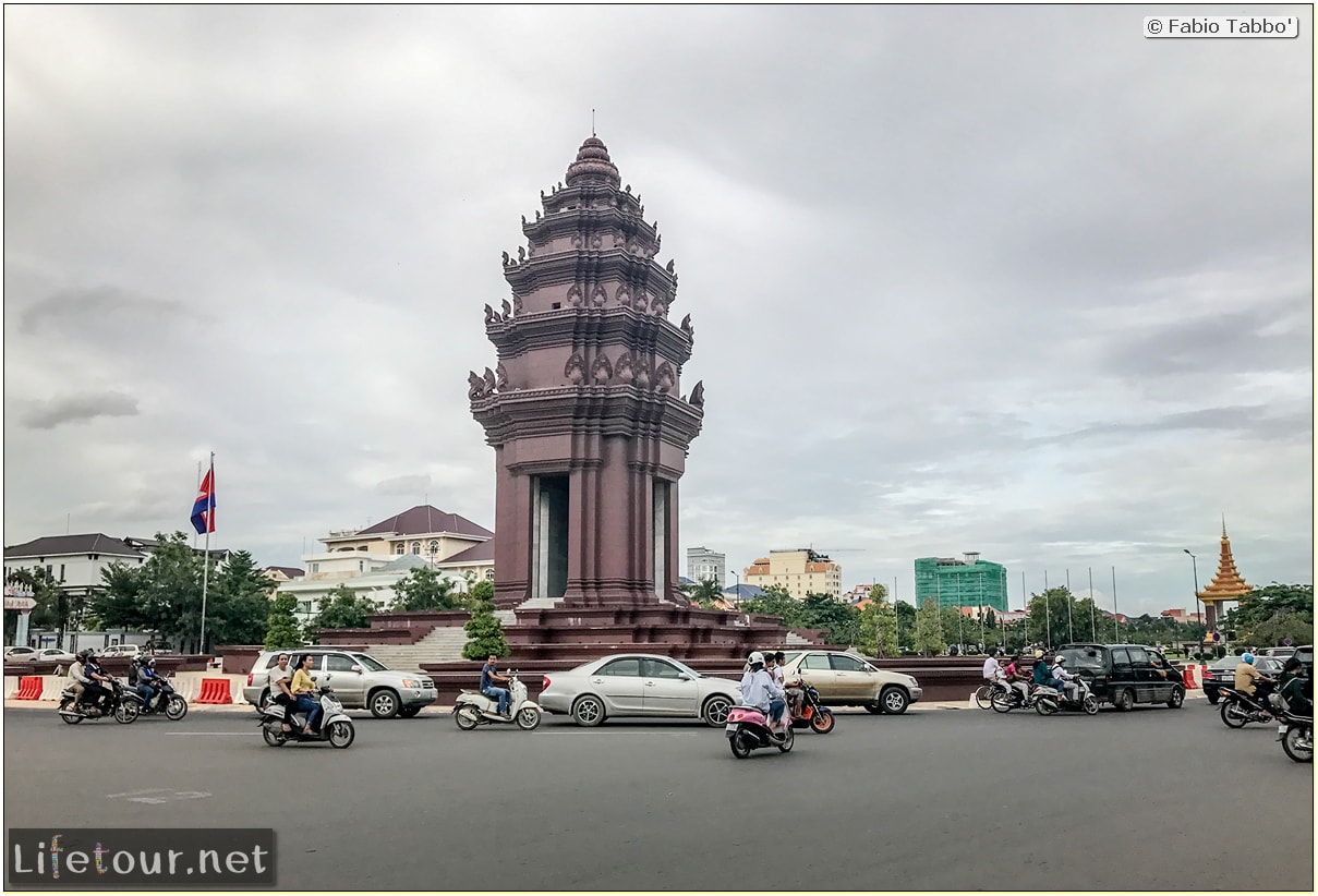Fabio_s-LifeTour---Cambodia-(2017-July-August)---Phnom-Penh---Independence-Square-area---Independence-Monument---18252-cover
