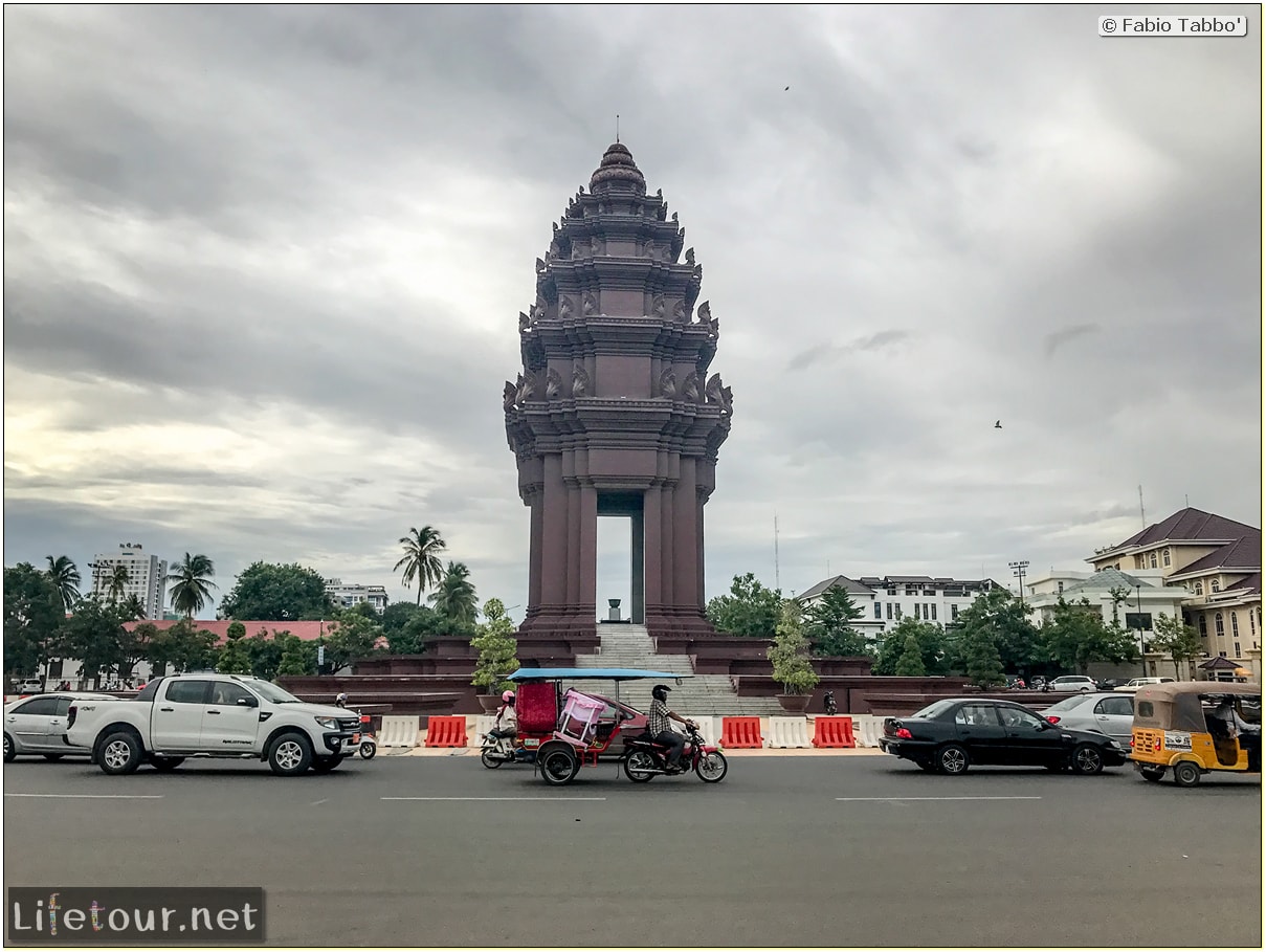 Fabio_s-LifeTour---Cambodia-(2017-July-August)---Phnom-Penh---Independence-Square-area---Independence-Monument---18253