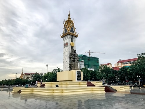 Fabio_s-LifeTour---Cambodia-(2017-July-August)---Phnom-Penh---Independence-Square-area---Liberation-Memorial---18266-cover