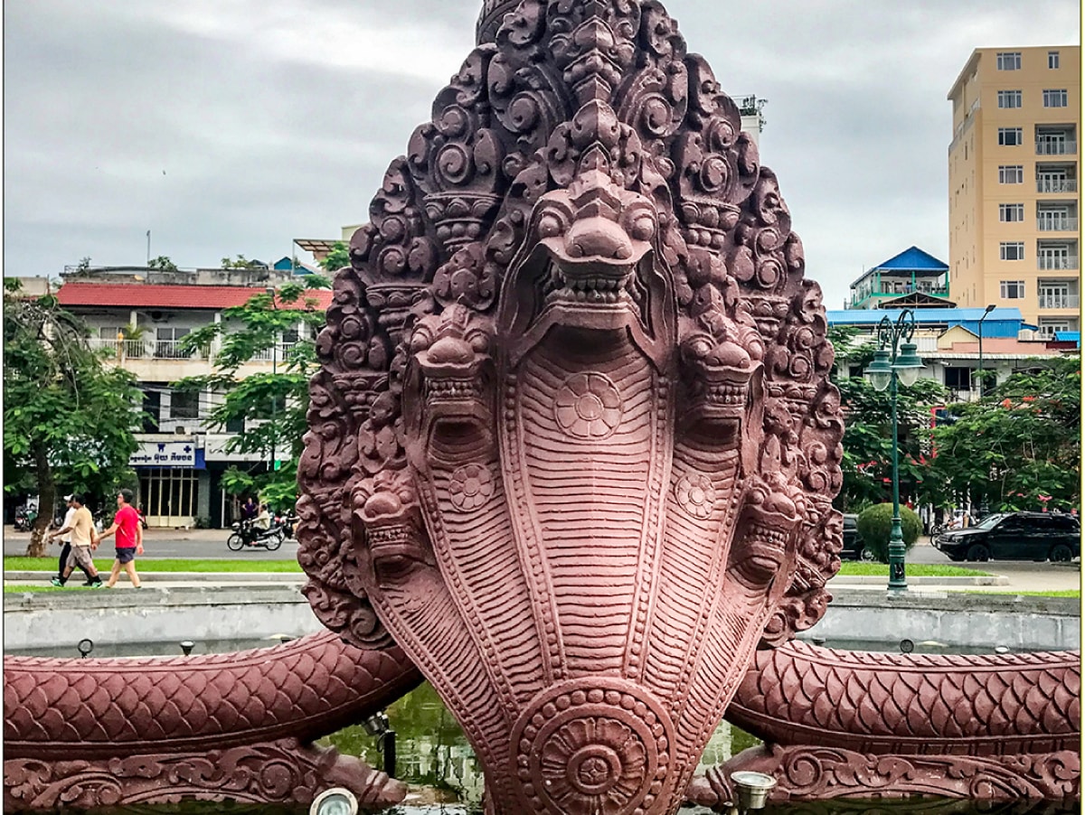 Fabio_s-LifeTour---Cambodia-(2017-July-August)---Phnom-Penh---Independence-Square-area---Wat-Botum-Park---18258