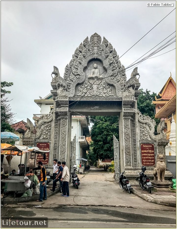 Fabio_s-LifeTour---Cambodia-(2017-July-August)---Phnom-Penh---Independence-Square-area---Wat-Langka---18247