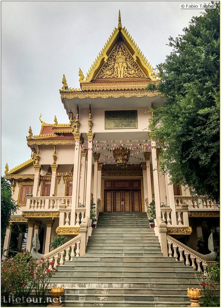 Fabio_s-LifeTour---Cambodia-(2017-July-August)---Phnom-Penh---Independence-Square-area---Wat-Langka---18249