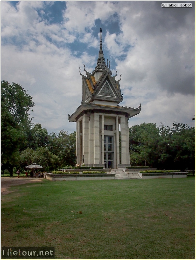 Fabio_s-LifeTour---Cambodia-(2017-July-August)---Phnom-Penh---Killing-Fields-of-Choeung-Ek---Skulls-Stupa---20123