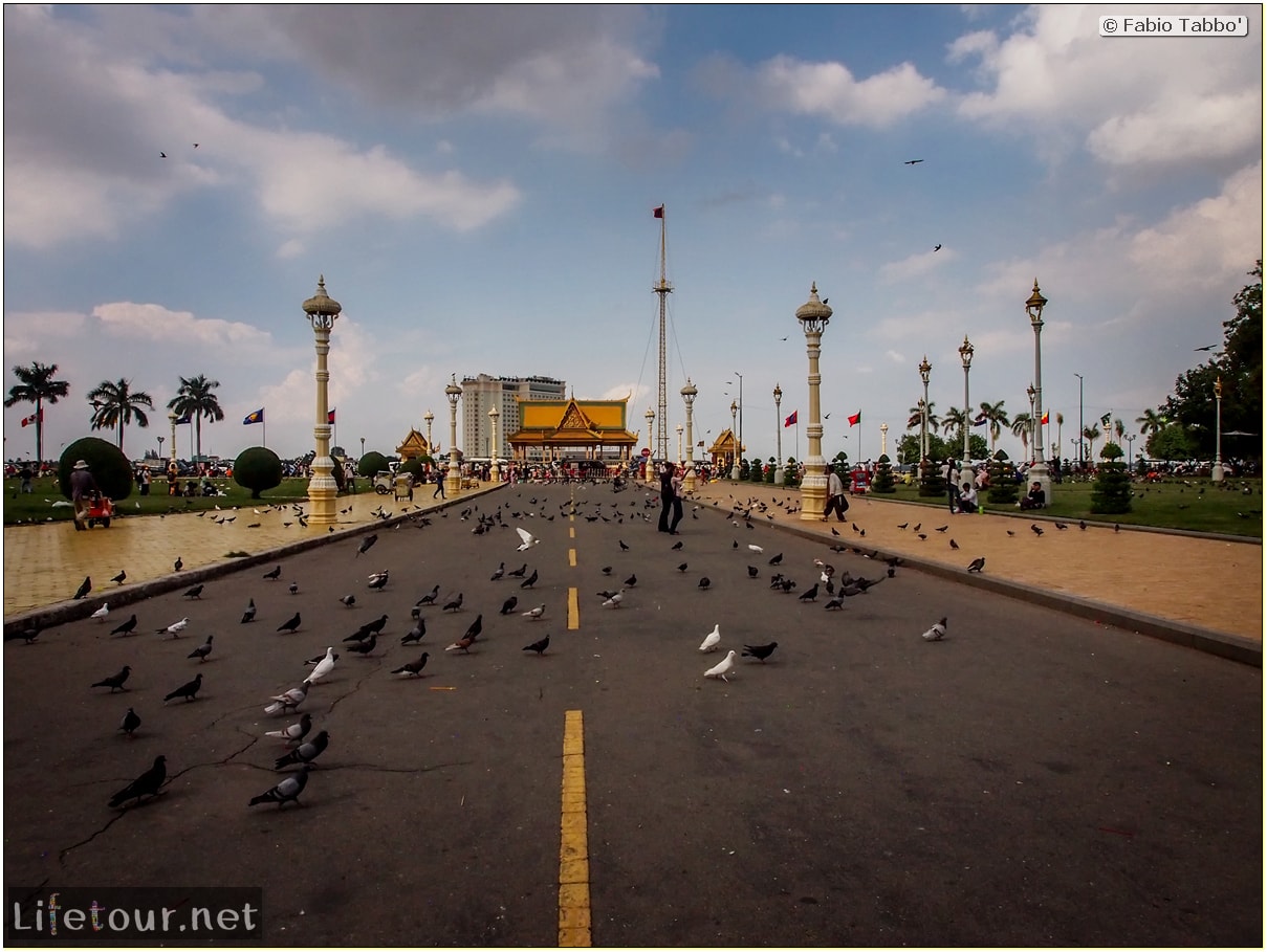 Fabio_s-LifeTour---Cambodia-(2017-July-August)---Phnom-Penh---Royal-Palace---Exterior---20089