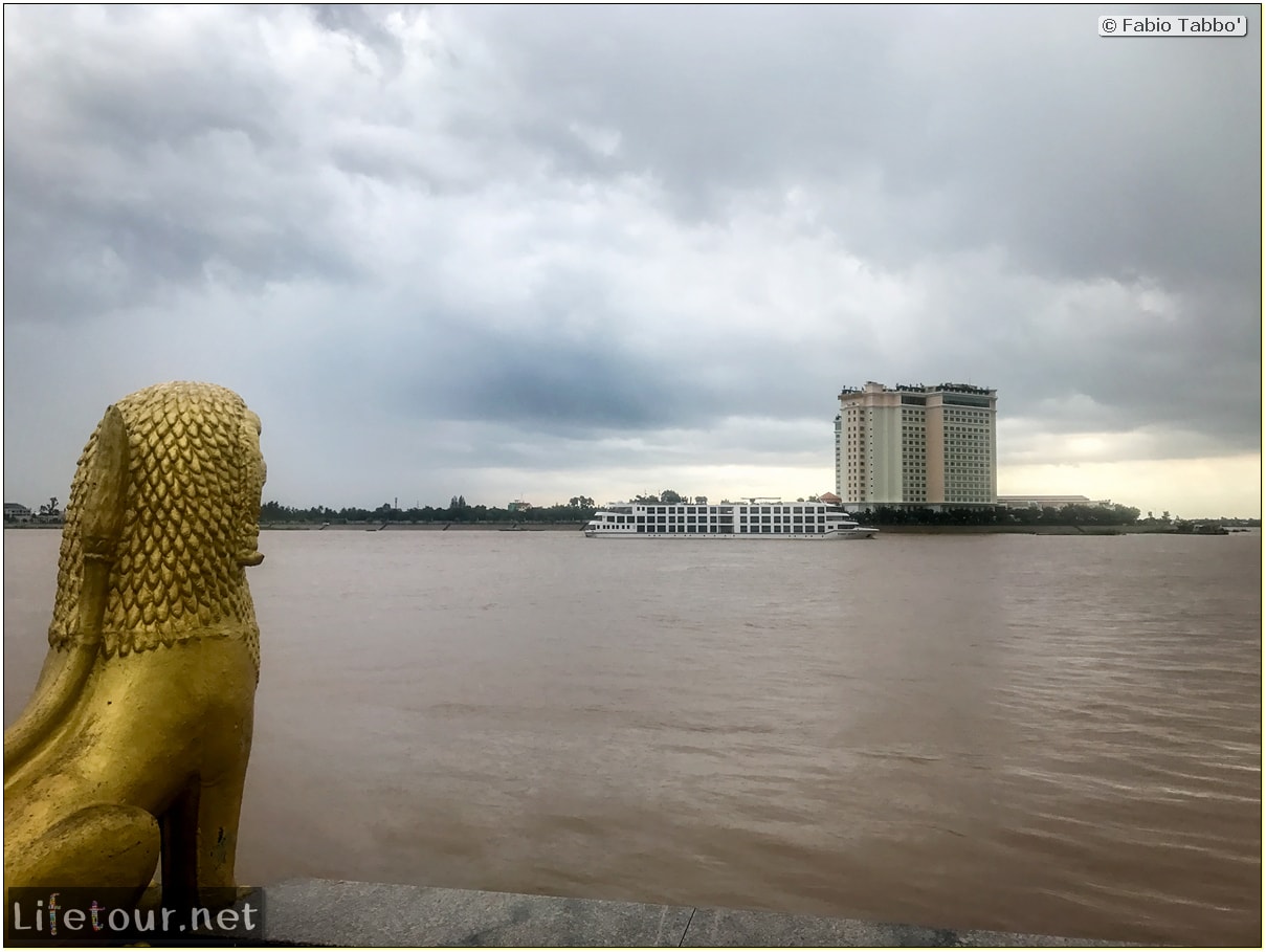 Fabio_s-LifeTour---Cambodia-(2017-July-August)---Phnom-Penh---Sisowath-Quay---18281-cover