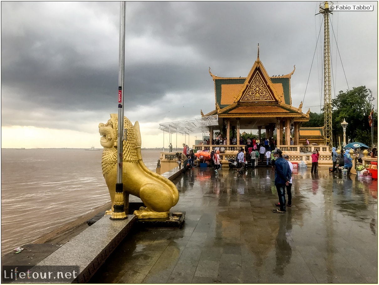 Fabio_s-LifeTour---Cambodia-(2017-July-August)---Phnom-Penh---Sisowath-Quay---18284