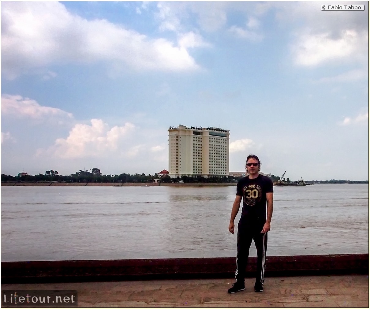 Fabio_s-LifeTour---Cambodia-(2017-July-August)---Phnom-Penh---Sisowath-Quay---20095