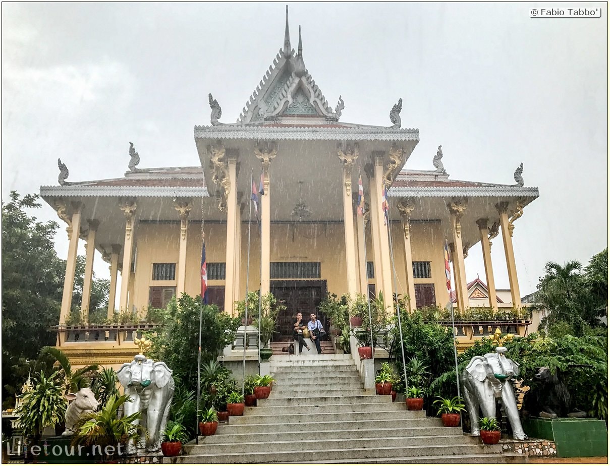 Fabio_s-LifeTour---Cambodia-(2017-July-August)---Phnom-Penh---Wat-Ounalom---18294