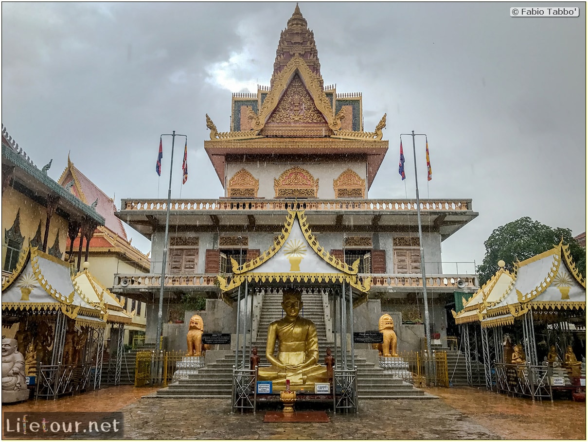 Fabio_s-LifeTour---Cambodia-(2017-July-August)---Phnom-Penh---Wat-Ounalom---18297