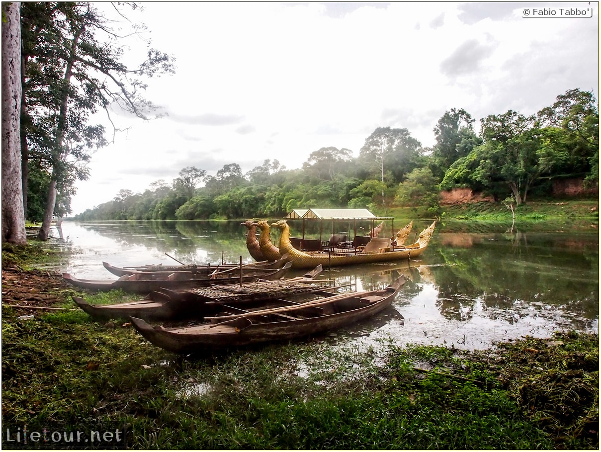 Fabio_s-LifeTour---Cambodia-(2017-July-August)---Siem-Reap-(Angkor)---Angkor-temples---Angkor-Thom-south-gate-bridge---20285-cover