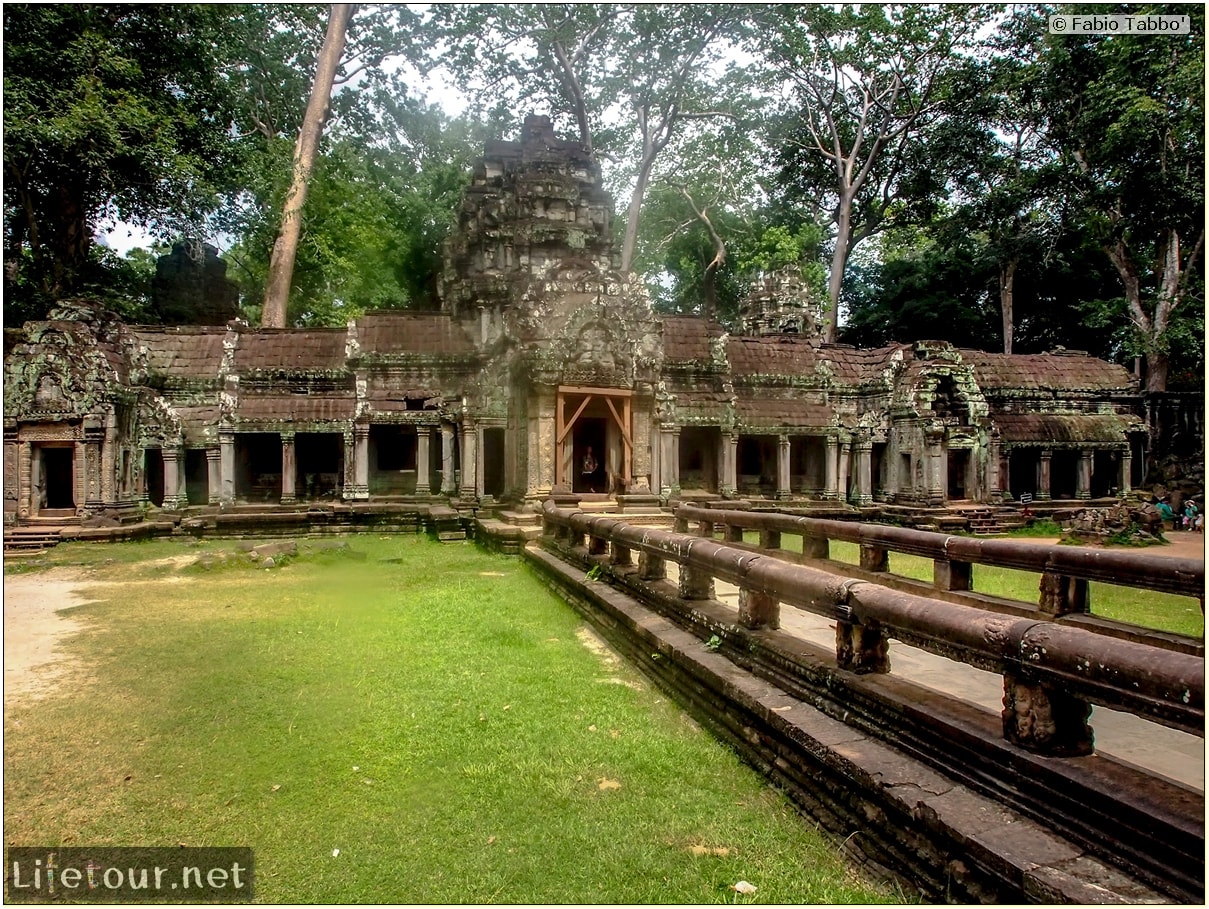 Fabio_s-LifeTour---Cambodia-(2017-July-August)---Siem-Reap-(Angkor)---Angkor-temples---Ta-Prohm-temple---20257