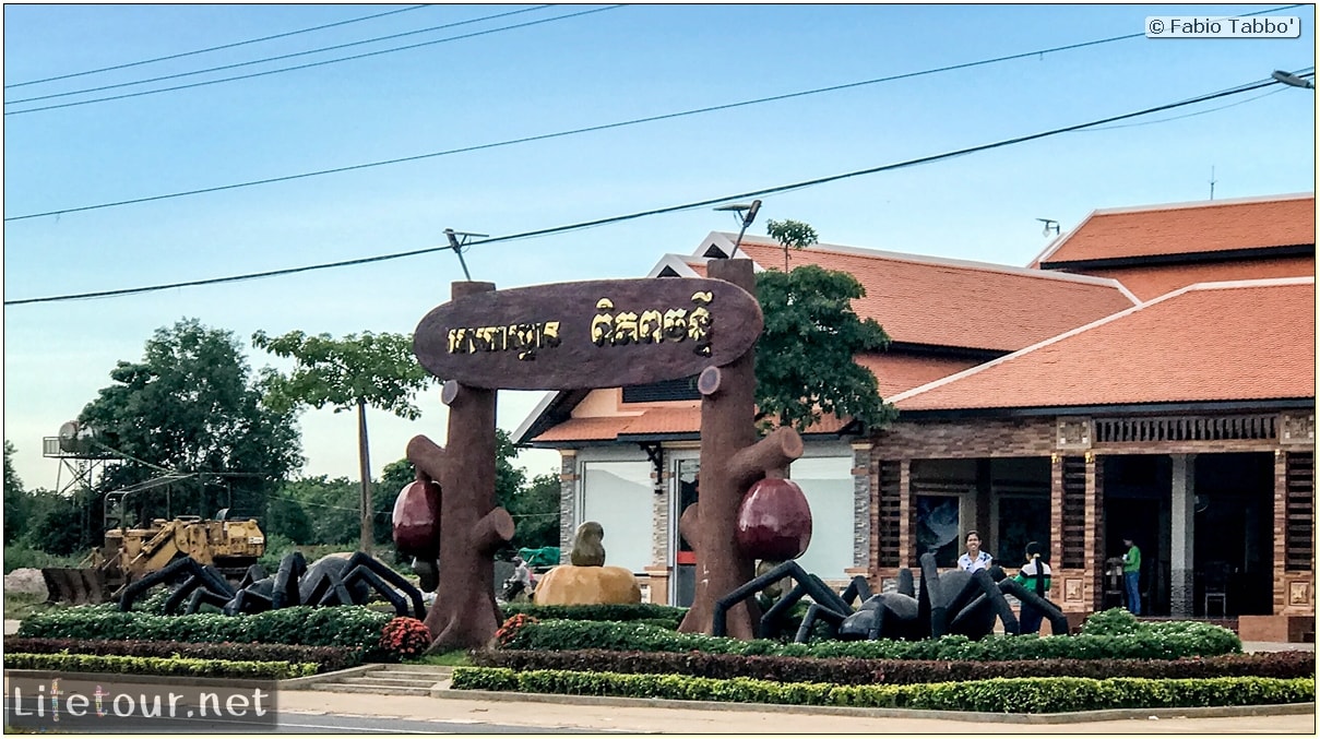 Fabio_s-LifeTour---Cambodia-(2017-July-August)---Skun---Skun-market-restaurant---18377