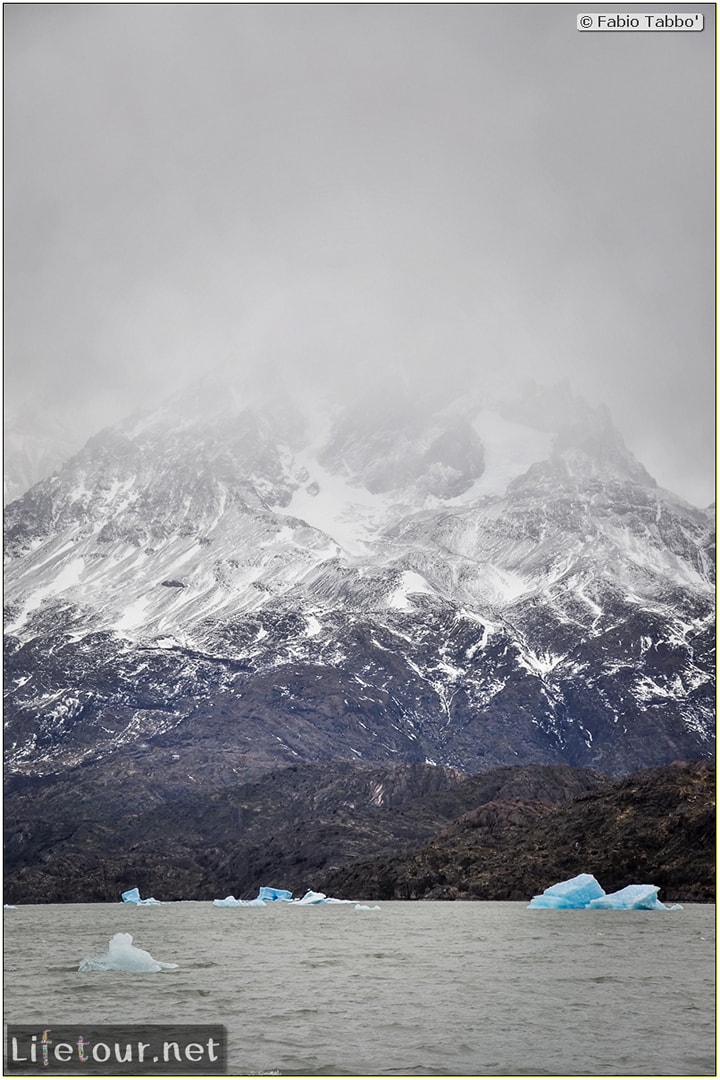 Fabio_s-LifeTour---Chile-(2015-September)---Torres-del-Paine---Glacier-Gray---12379