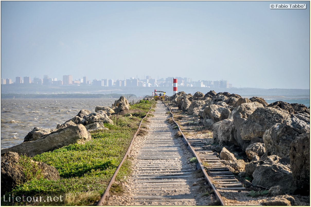 Barranquilla---Bocas-de-Ceniza---1.-The-railroad-in-the-middle-of-the-ocean---781 COVER