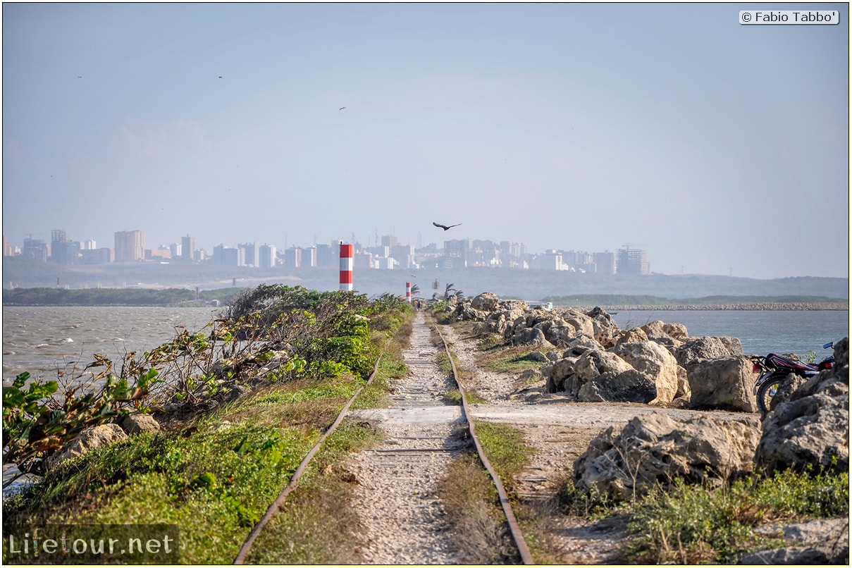 Barranquilla---Bocas-de-Ceniza---1.-The-railroad-in-the-middle-of-the-ocean---915