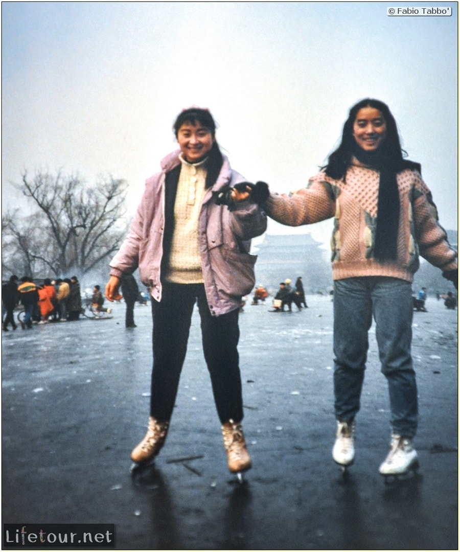 Beijing (1993-1997 and 2014) - Tourism - Behai Park - skating and swimming in frozen lake (1994) - 214