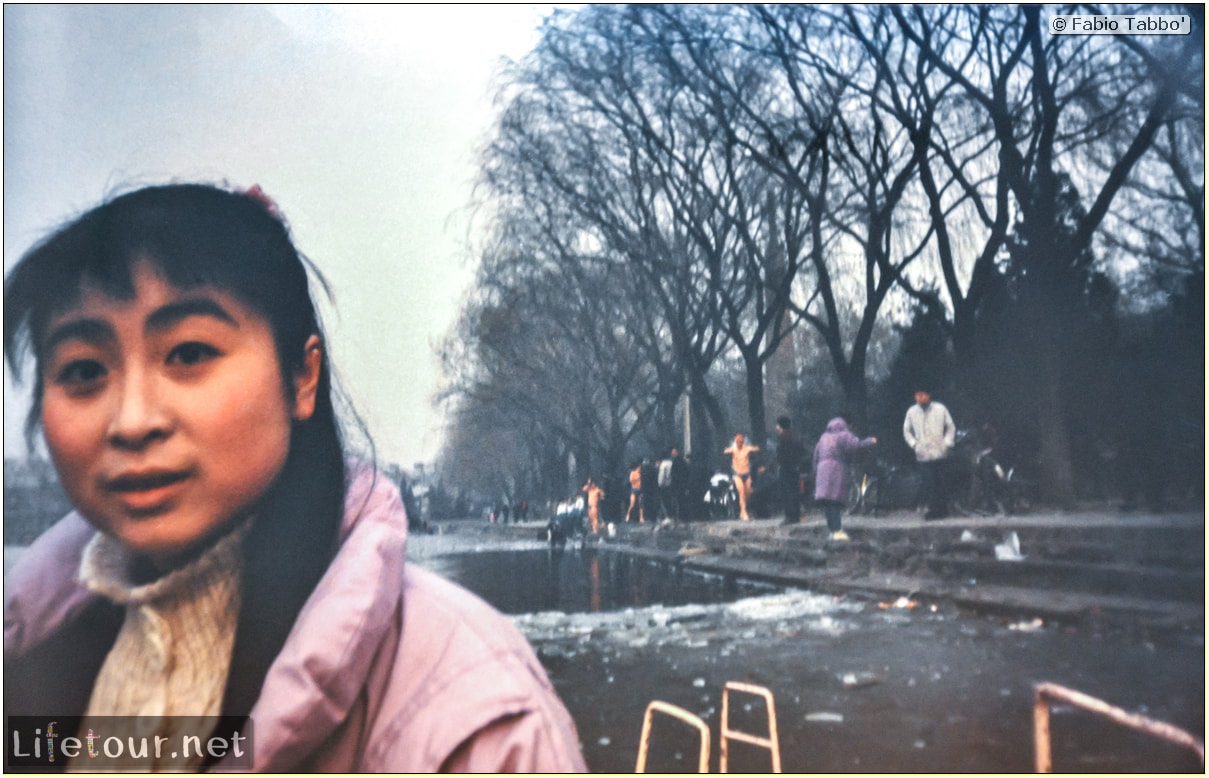 Beijing (1993-1997 and 2014) - Tourism - Behai Park - skating and swimming in frozen lake (1994) - 232