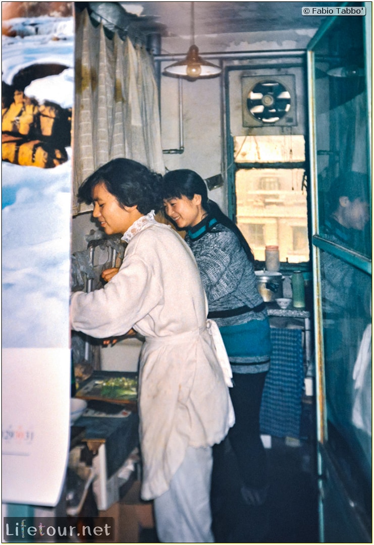 Beijing (1993-1997 and 2014) - Tourism - Playing Ping Pong with Chinese girls (1994) - 213